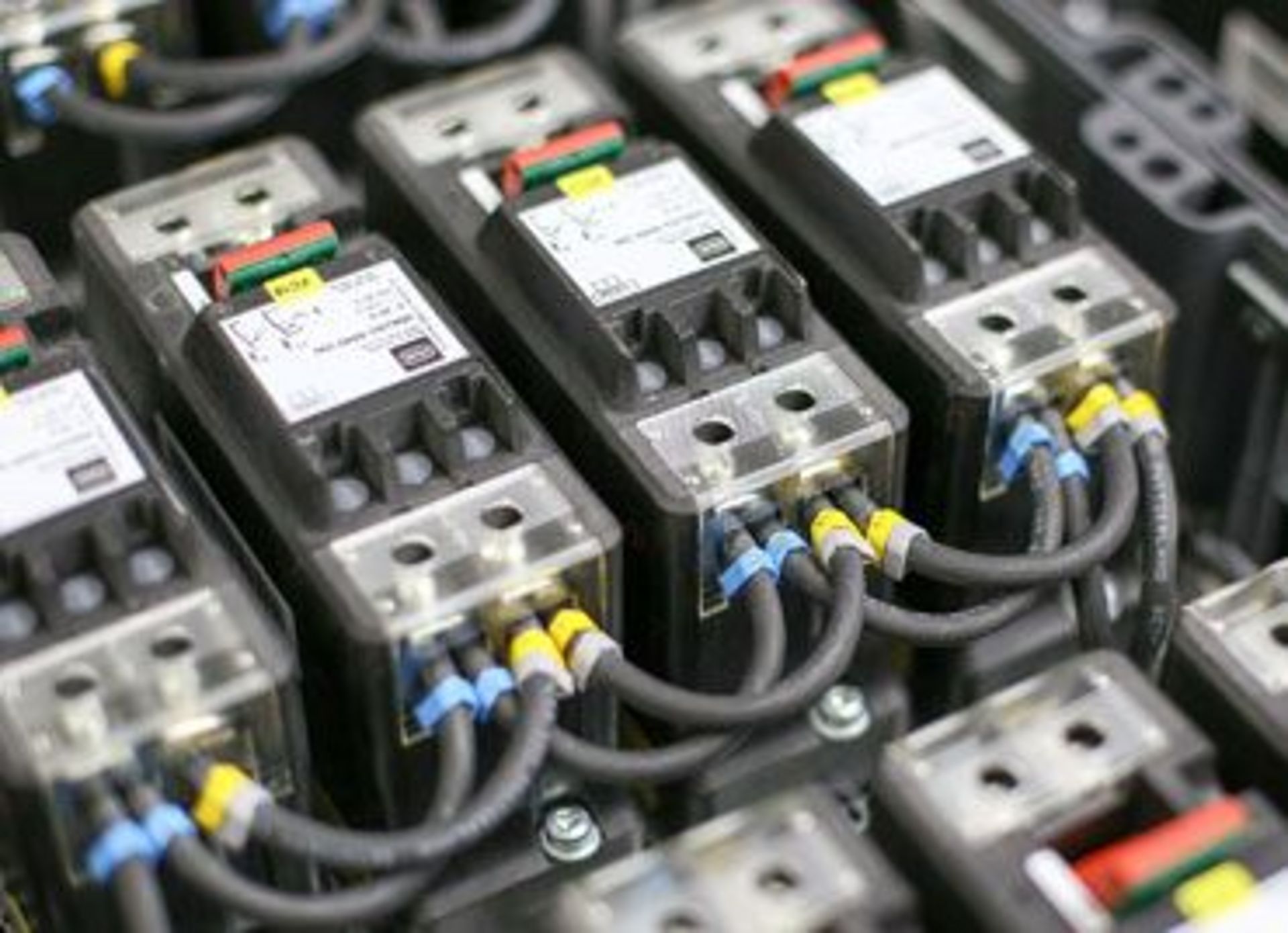 电能质量及其对控制与安全系统的影响